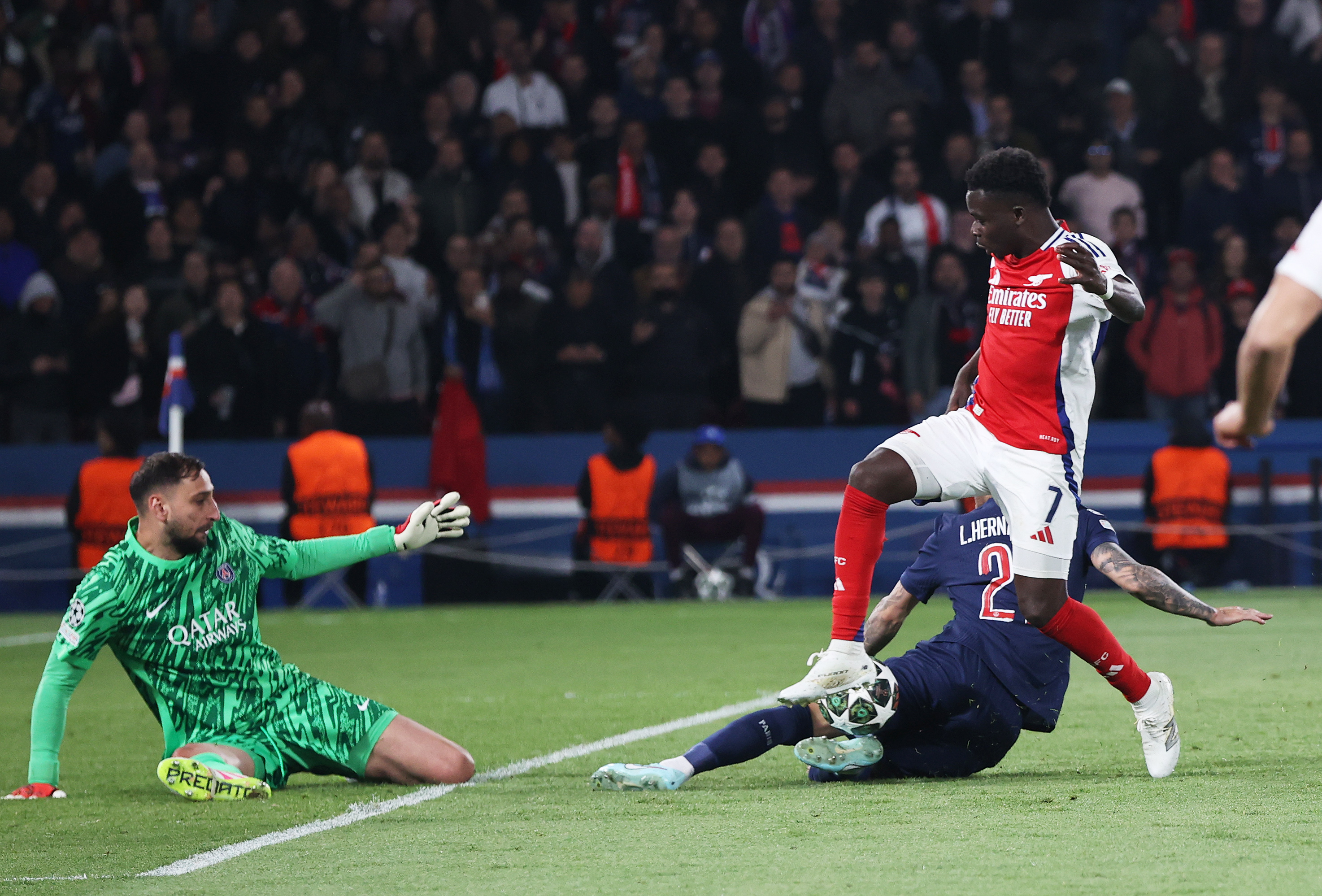 阿森纳主场大捷，球员赛后激动庆祝胜利，国内网站.的简单介绍