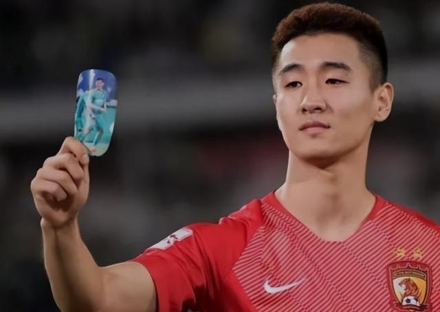 包含清晨广州队备战法甲，再遭质疑细节曝光，质疑声仍在，训练强度明显提升的词条