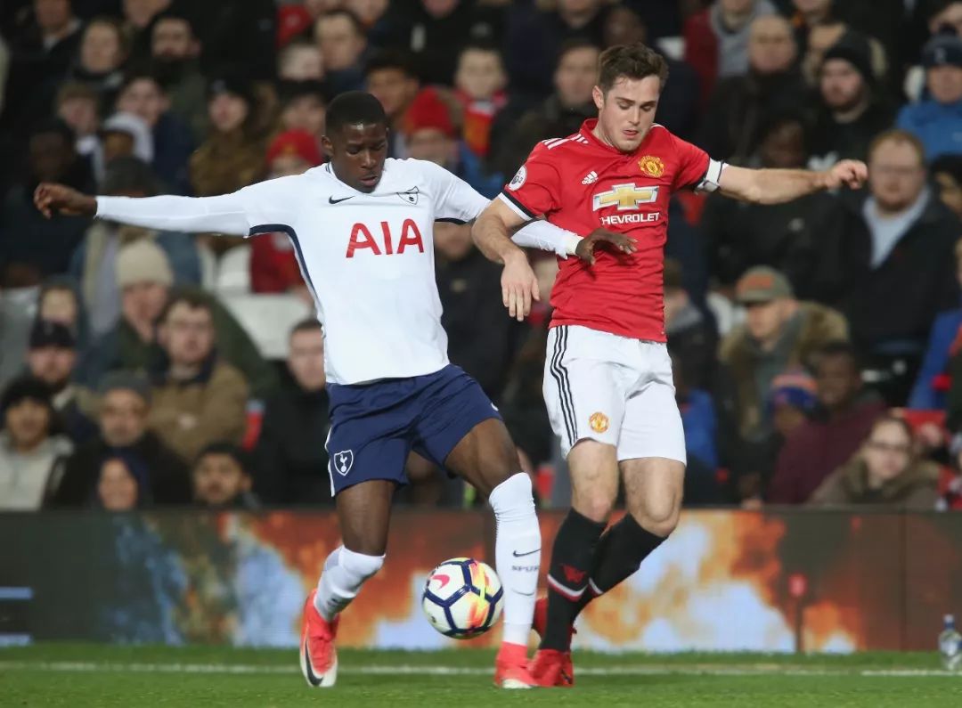 关于今晨里昂备战足总杯；官宣签约细节曝光；目标明确；训练强度明显提升的信息